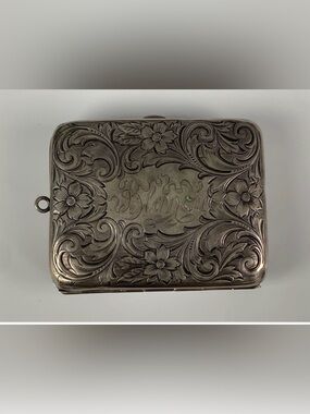 Antique Webster Sterling Silver Engraved
Floral Motif purse
